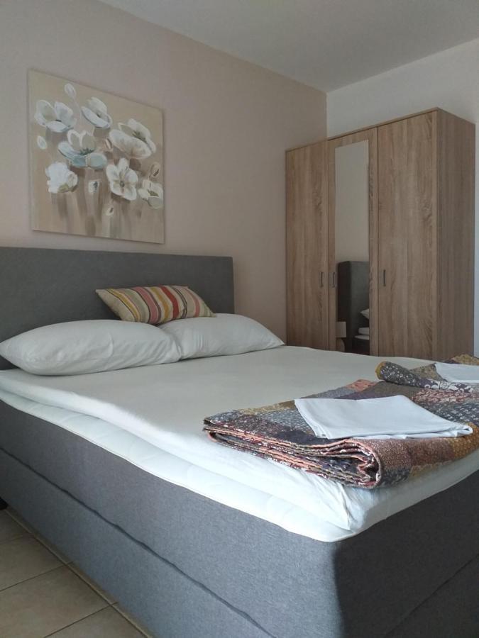 Apartments Golic Биоград на Мору Екстериор снимка