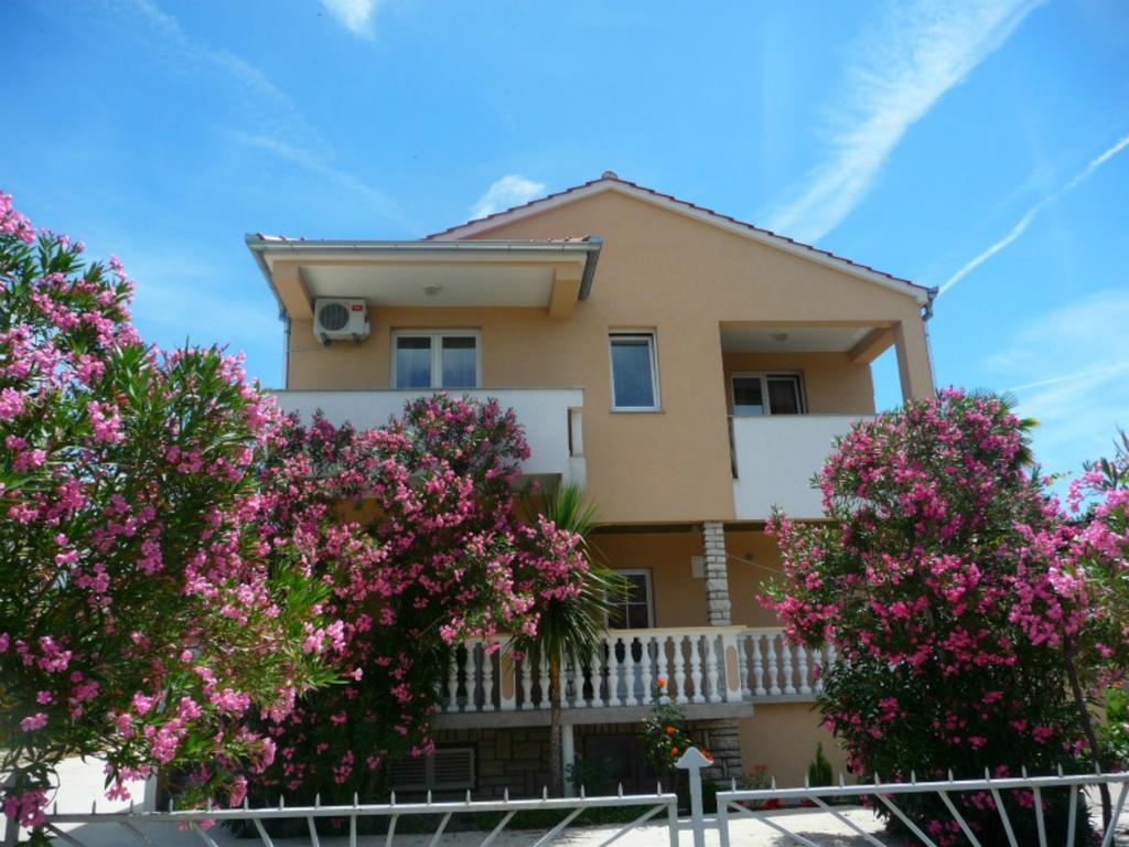 Apartments Golic Биоград на Мору Екстериор снимка