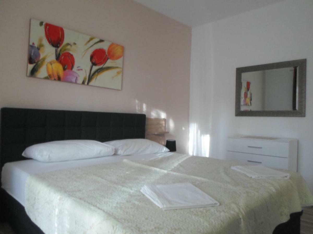 Apartments Golic Биоград на Мору Екстериор снимка